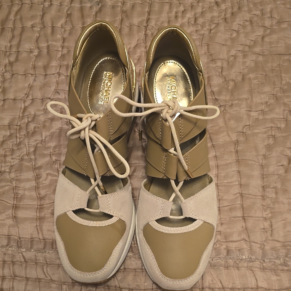 Michael Kors Women's Lace-Up Beige and Cream Boots